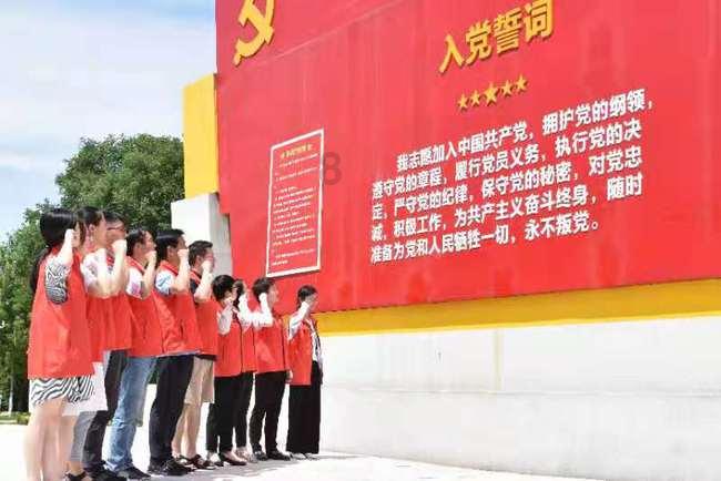一个28岁的女人说自己退休了，是什么意思？游戏画面